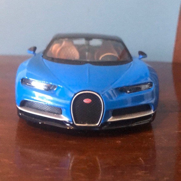 Blue and black Buggati Chiron Maisto - Picture 1 of 5